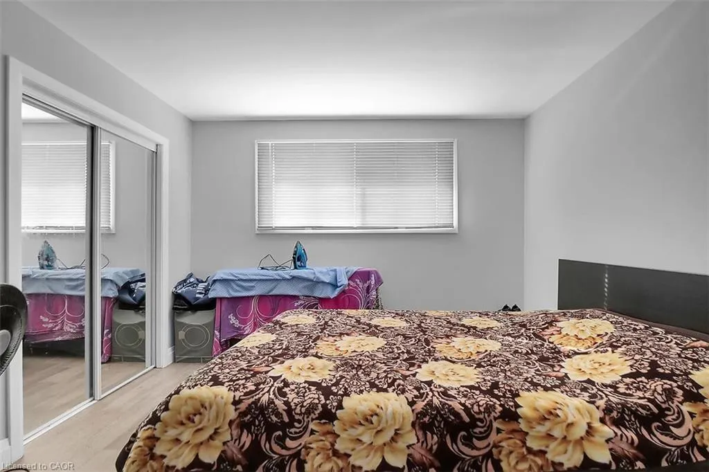 17 Locust Crescent