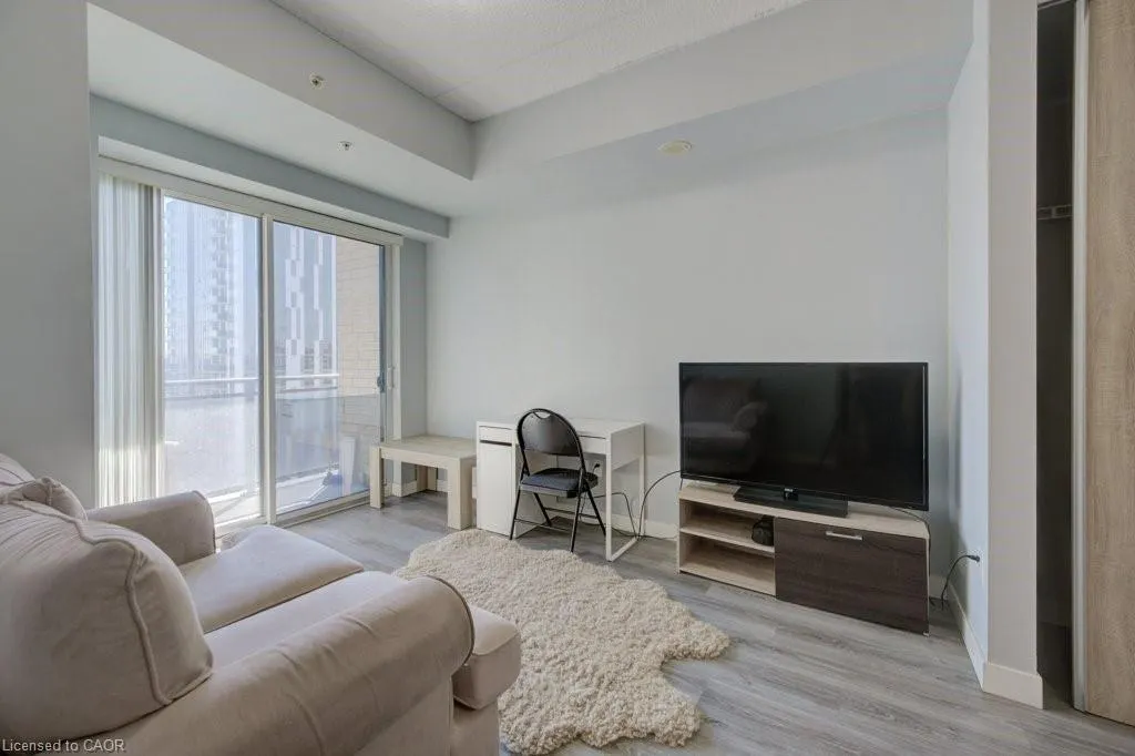 318 Spruce Street, #1203