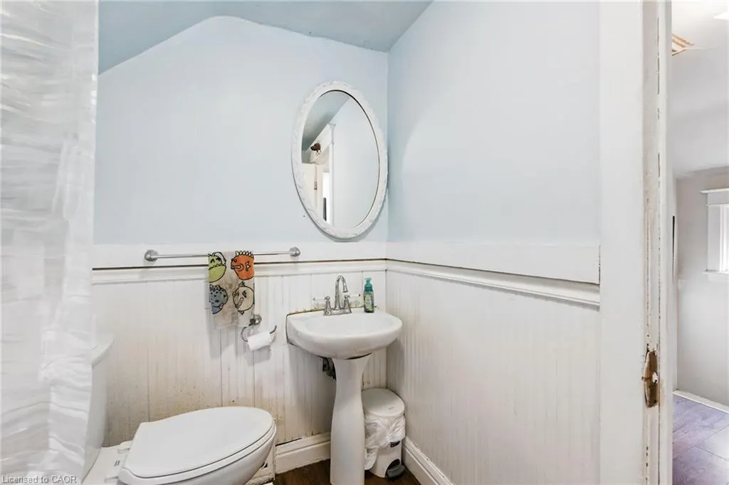 98 Tuxedo Avenue N