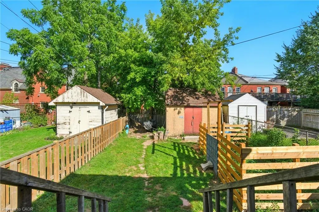 98 Tuxedo Avenue N
