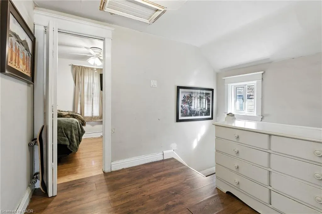 98 Tuxedo Avenue N