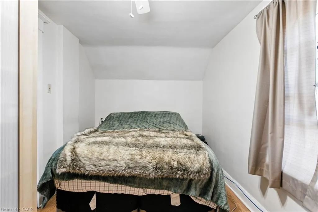 98 Tuxedo Avenue N