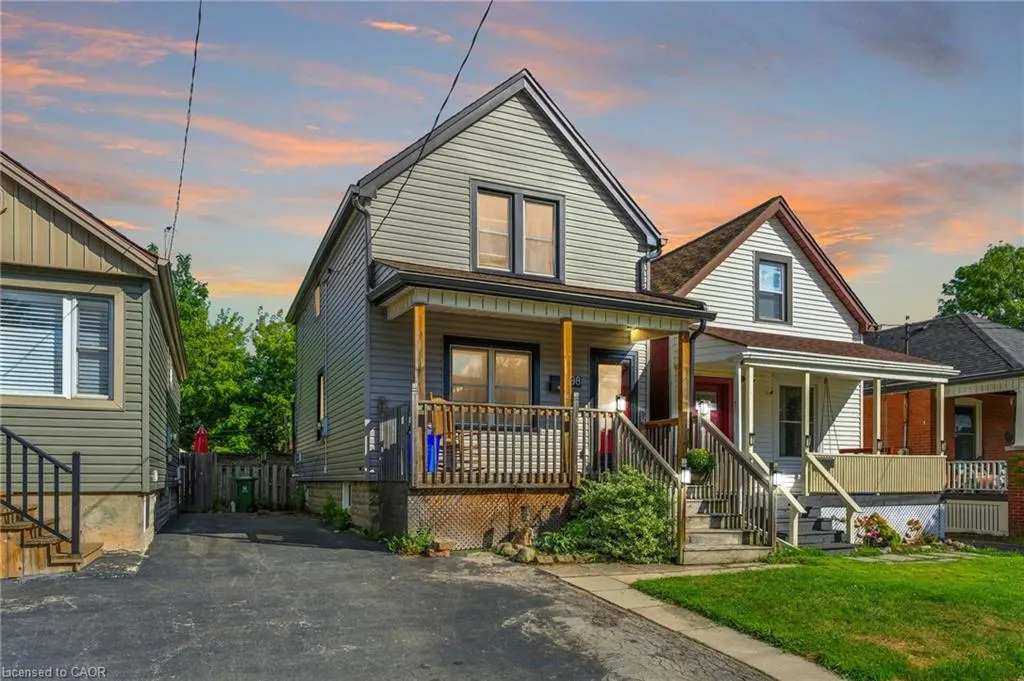 98 Tuxedo Avenue N
