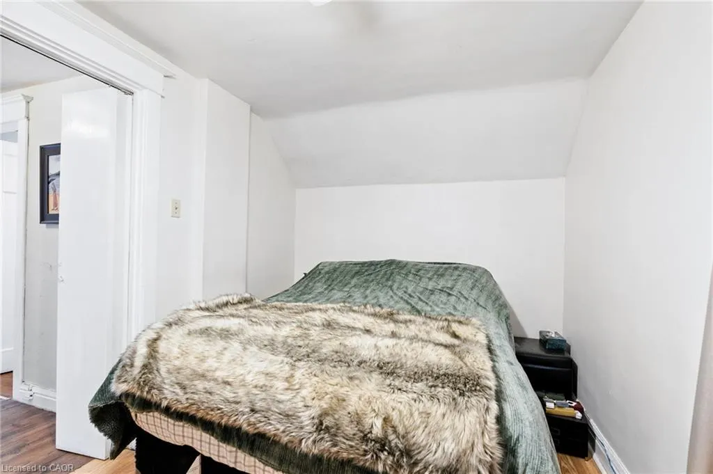 98 Tuxedo Avenue N