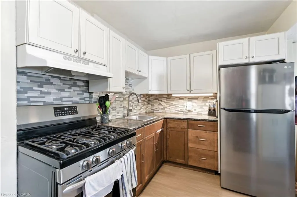 98 Tuxedo Avenue N