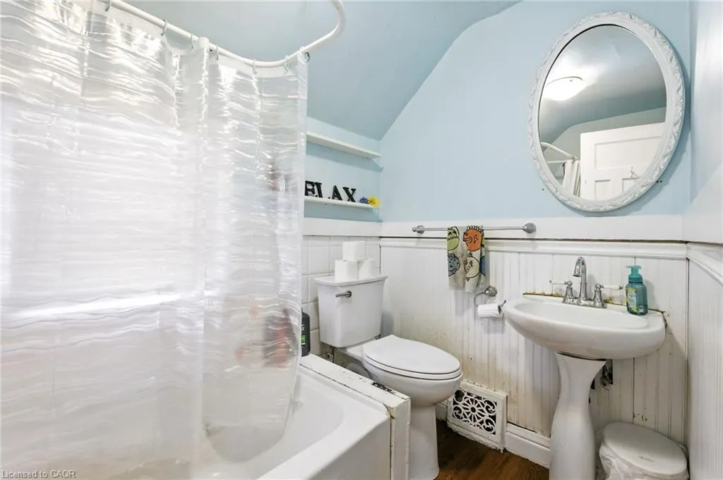 98 Tuxedo Avenue N