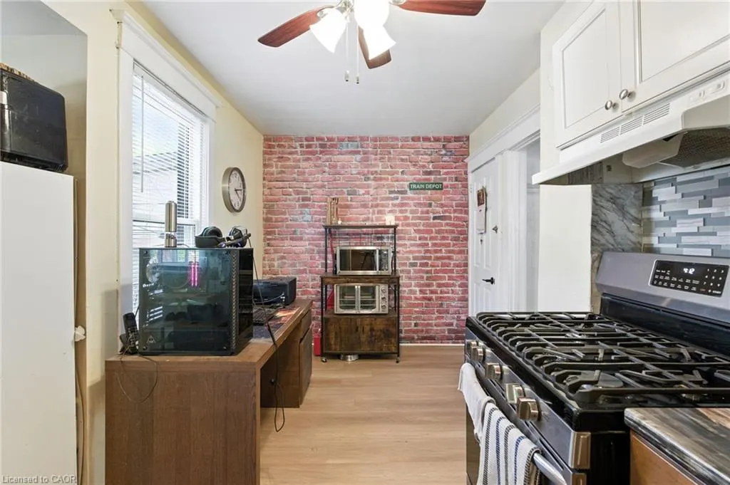 98 Tuxedo Avenue N
