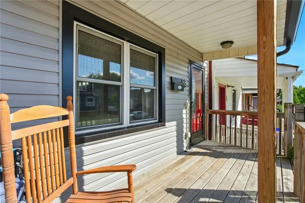 98 Tuxedo Avenue N
