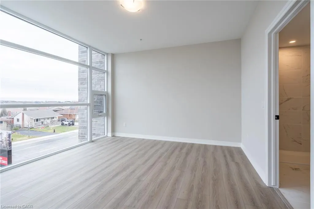 120 Springvalley Crescent, #302