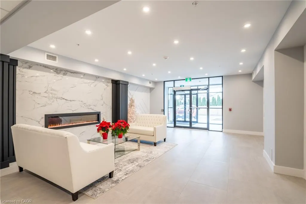 120 Springvalley Crescent, #302