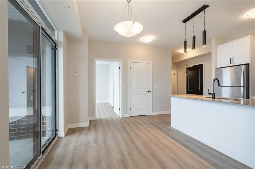 120 Springvalley Crescent, #302