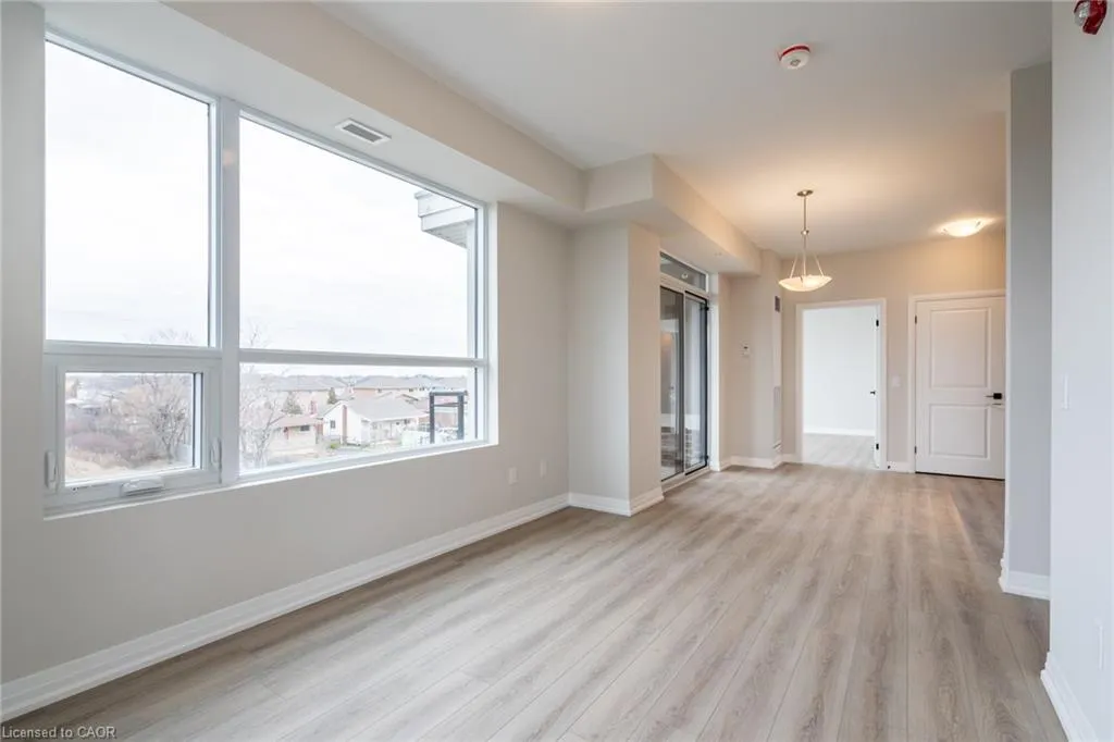 120 Springvalley Crescent, #302