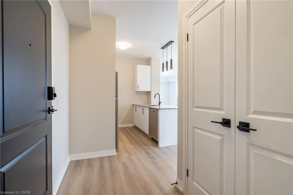 120 Springvalley Crescent, #302