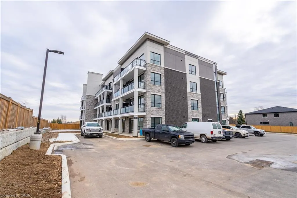 120 Springvalley Crescent, #302