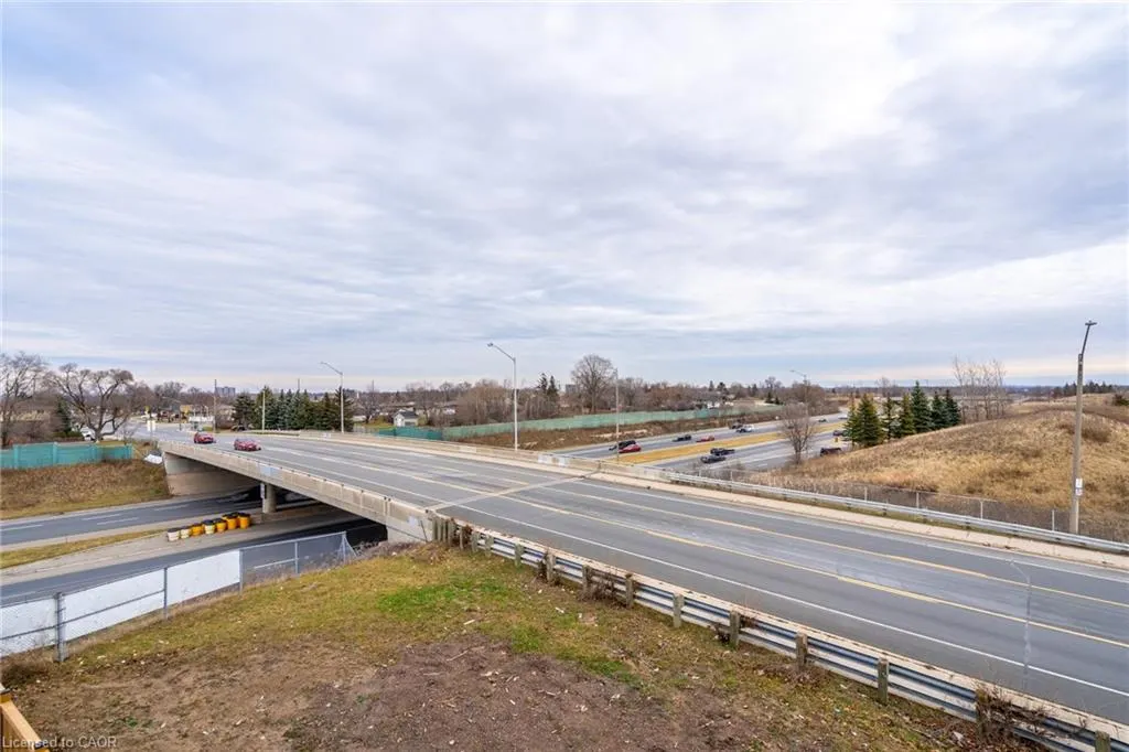 120 Springvalley Crescent, #302