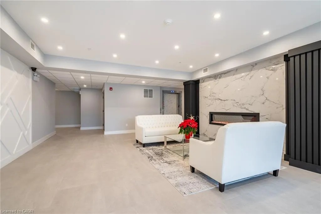 120 Springvalley Crescent, #302