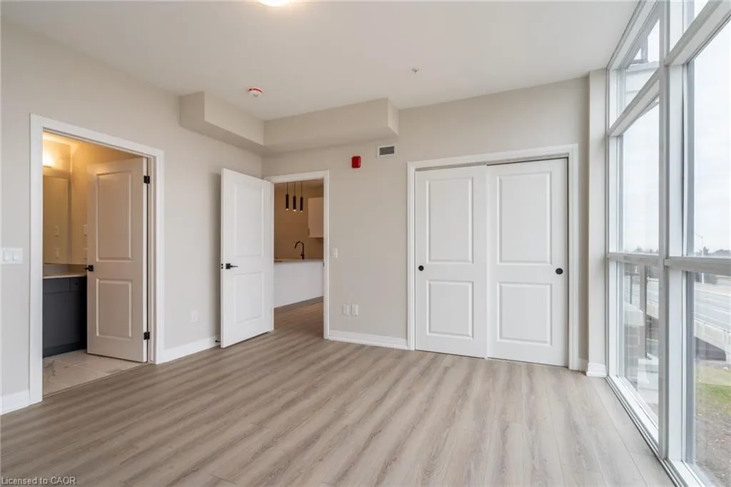 120 Springvalley Crescent, #302