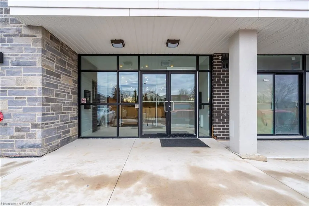 120 Springvalley Crescent, #302