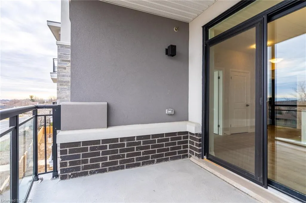 120 Springvalley Crescent, #302