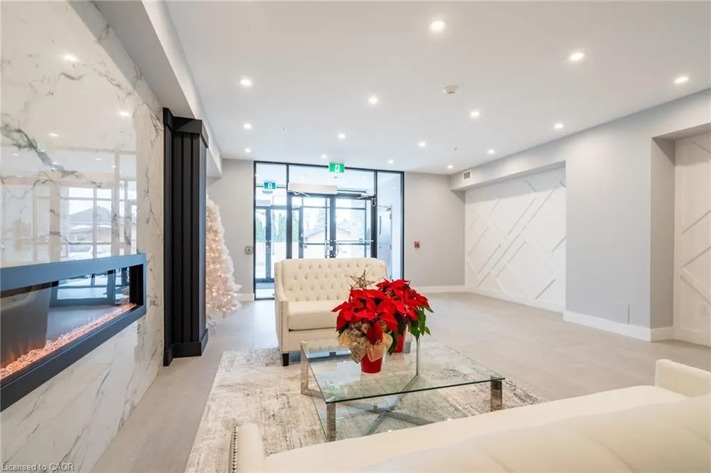 120 Springvalley Crescent, #302