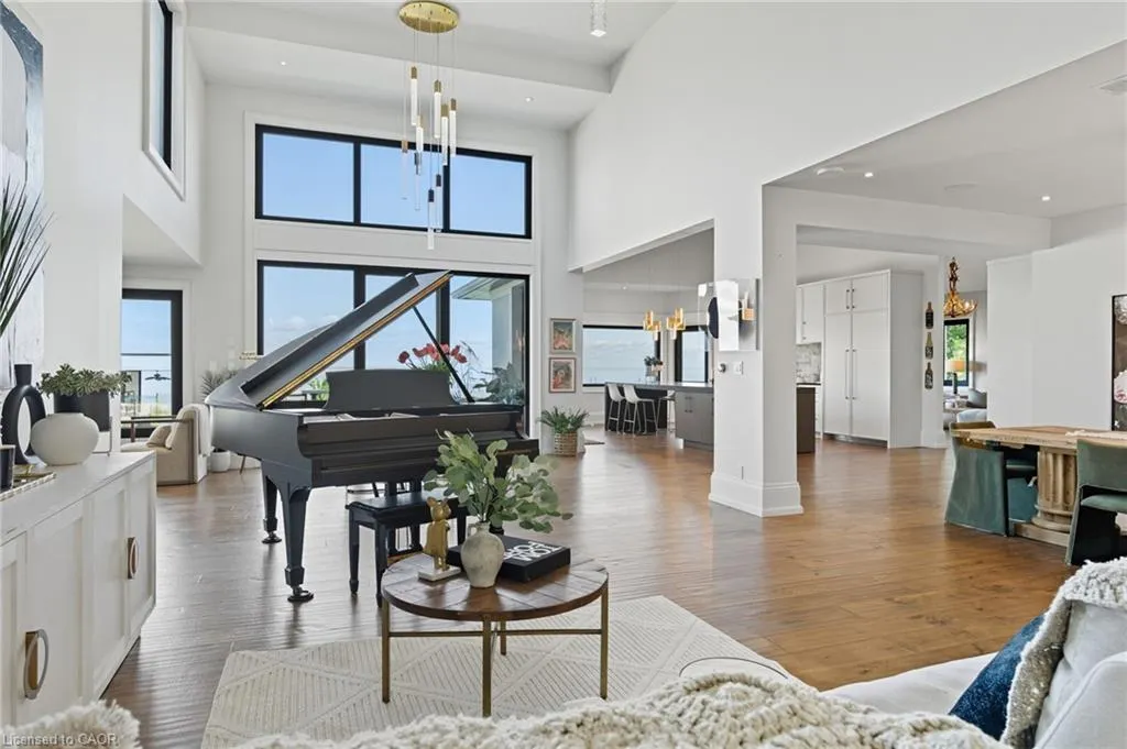 9 Lochside Drive
