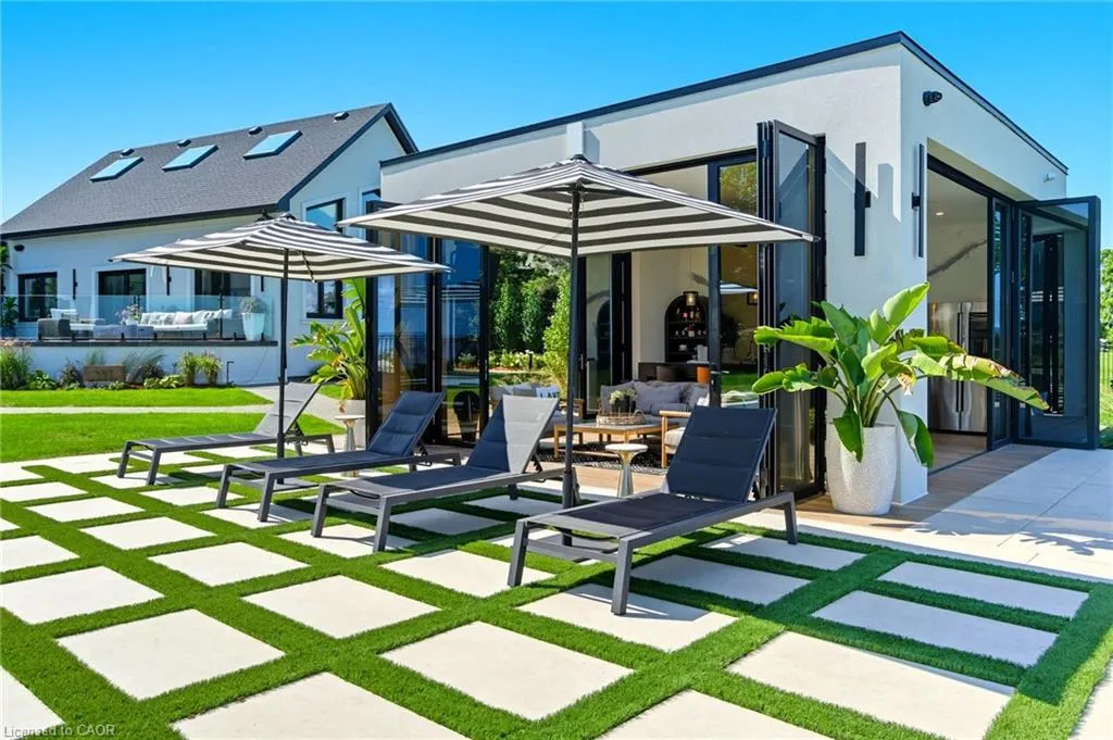 9 Lochside Drive