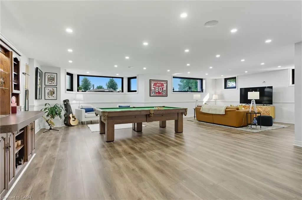 9 Lochside Drive