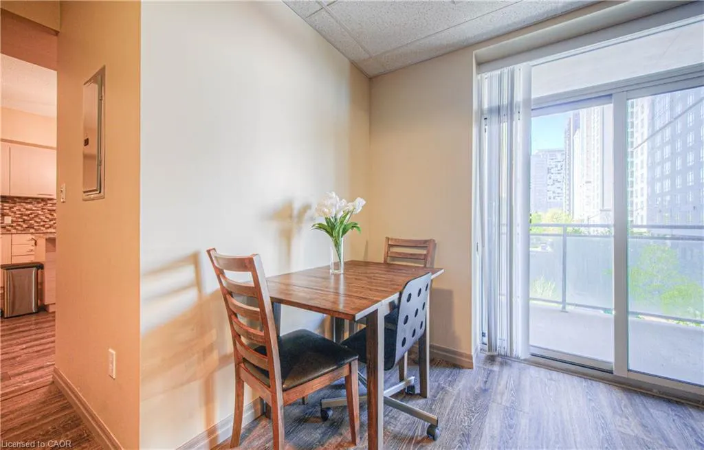 8 Hickory Street W, #302