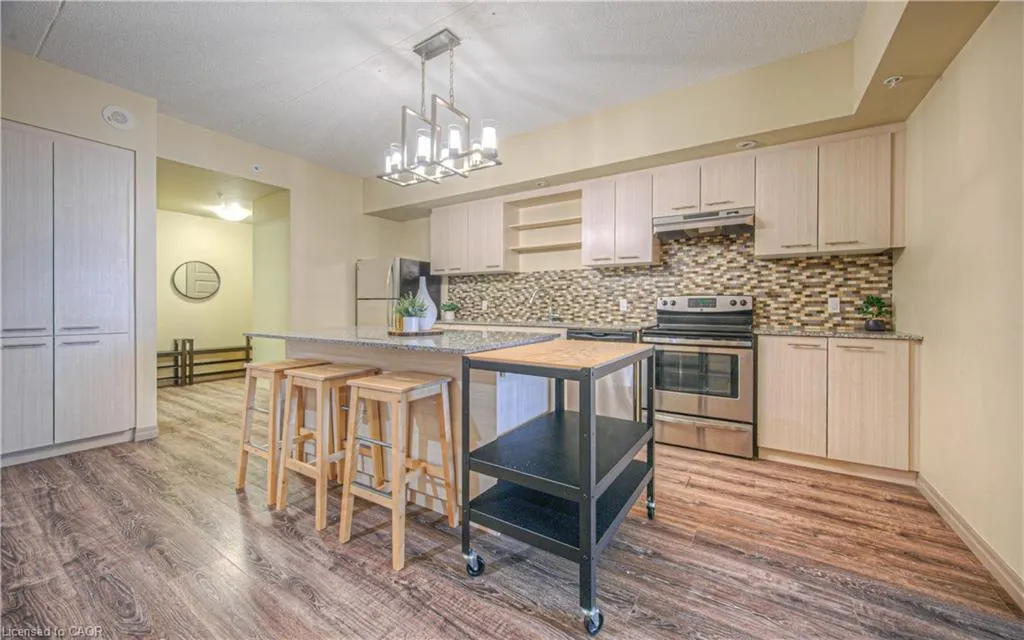 8 Hickory Street W, #302