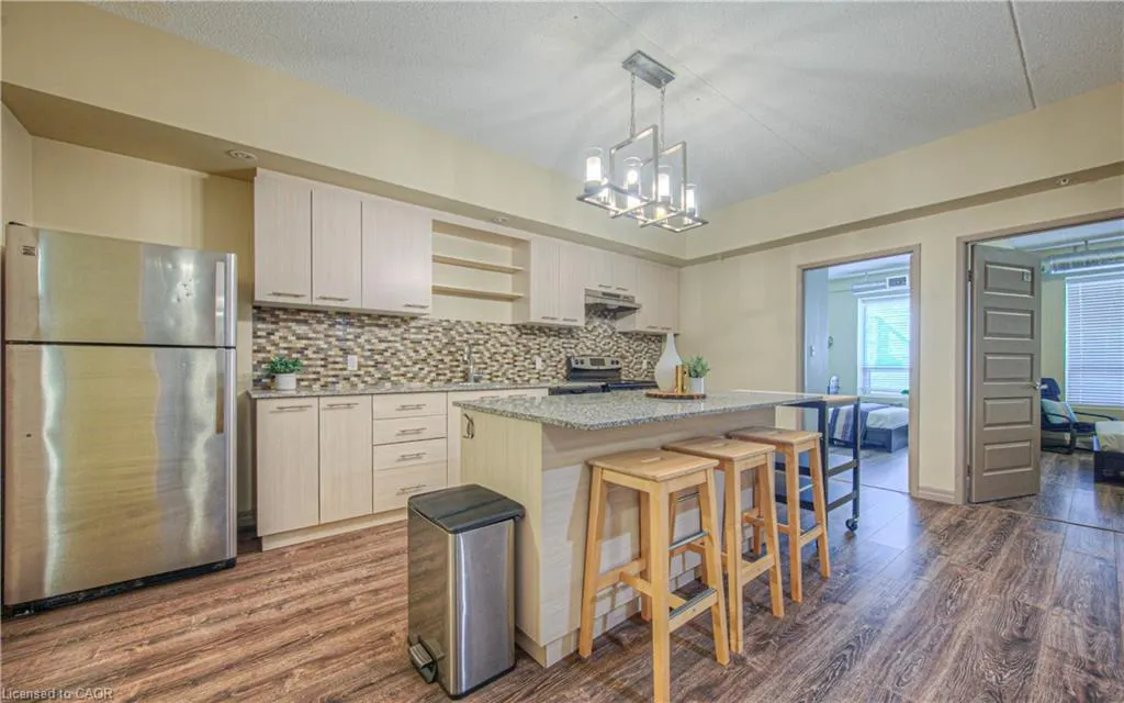 8 Hickory Street W, #302
