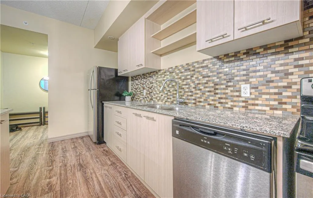 8 Hickory Street W, #302