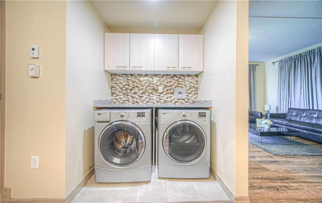 8 Hickory Street W, #302