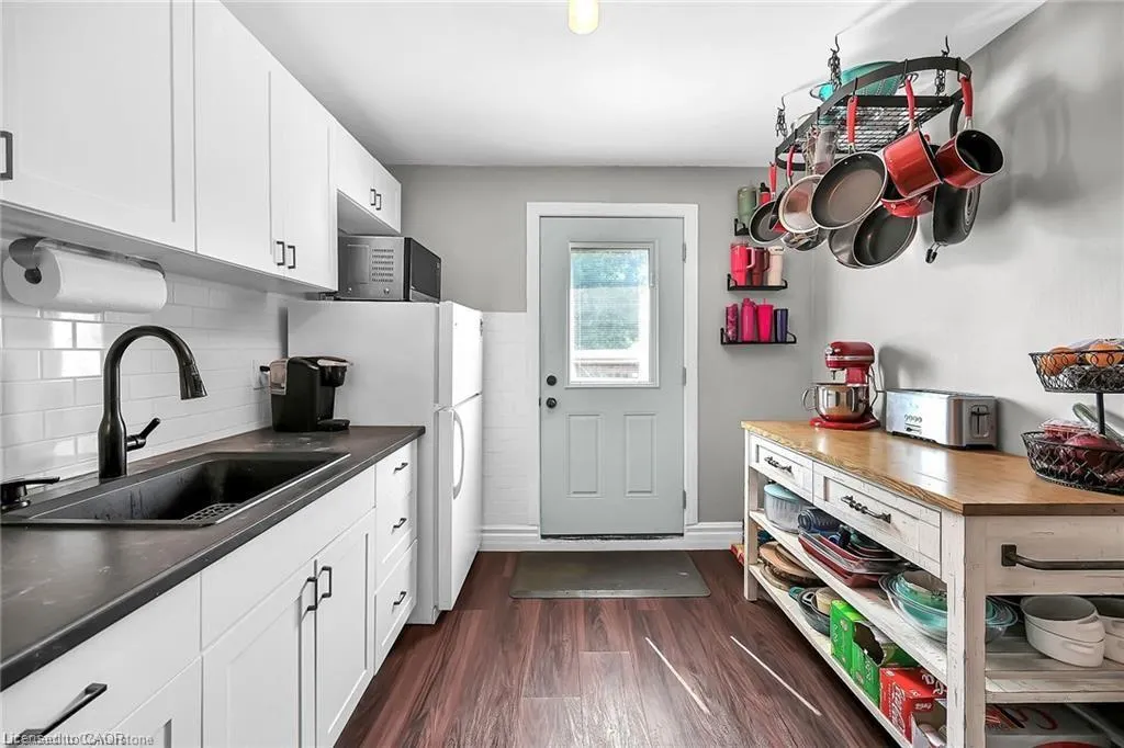 49 East Bend Avenue S