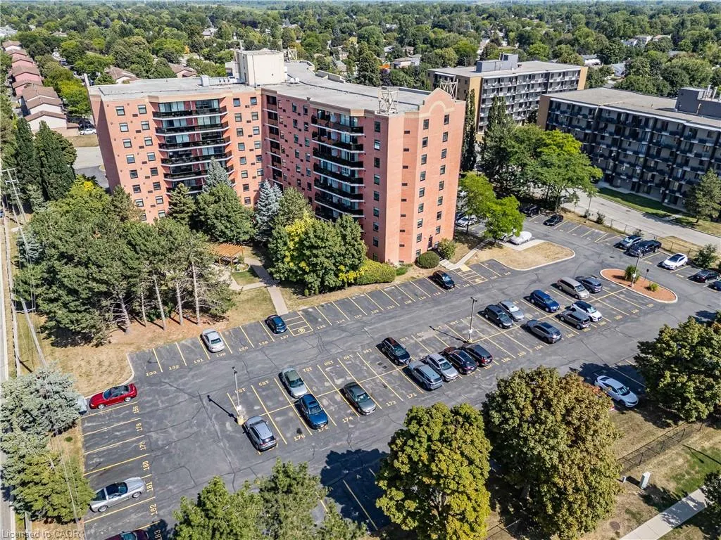9 Bonheur Court, #807