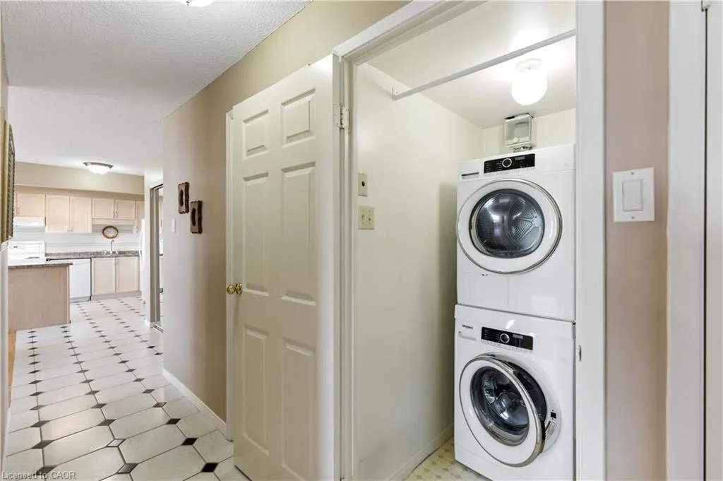 9 Bonheur Court, #807