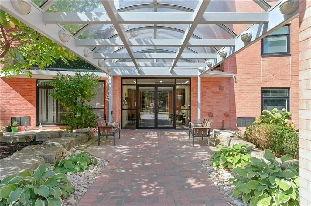 9 Bonheur Court, #807