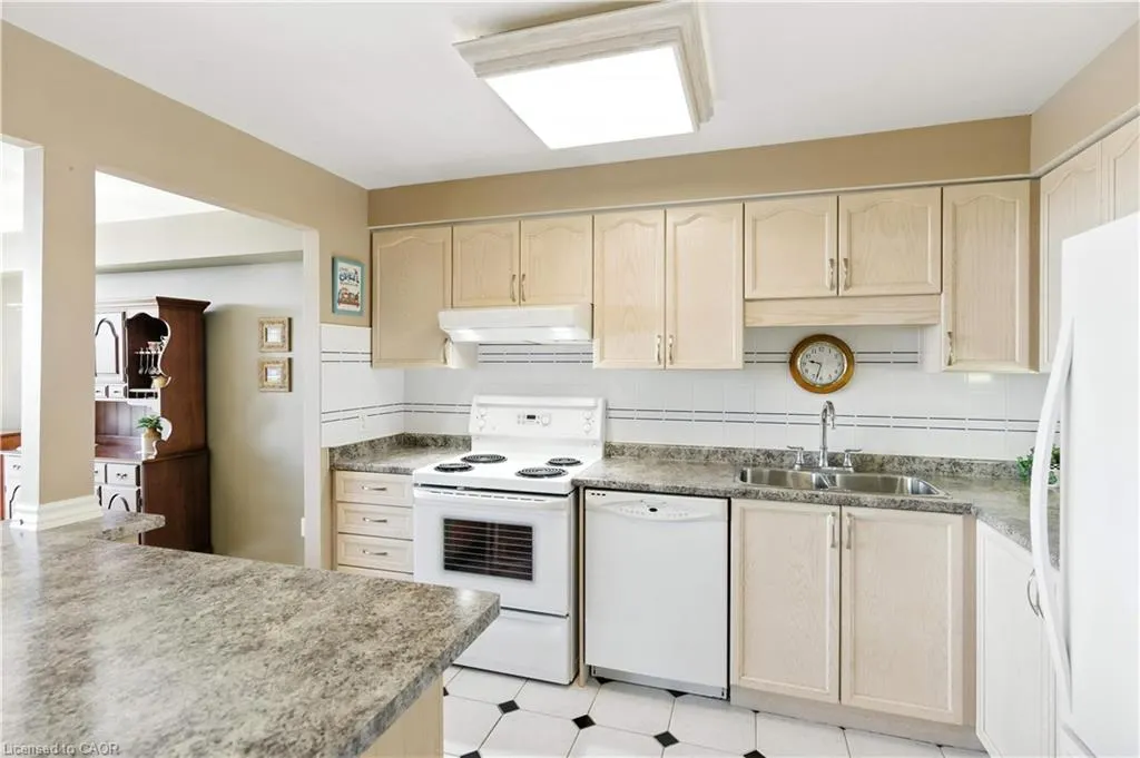 9 Bonheur Court, #807