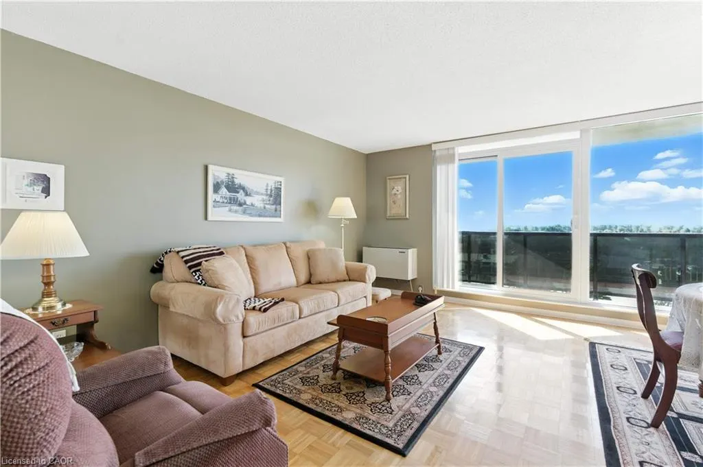 9 Bonheur Court, #807