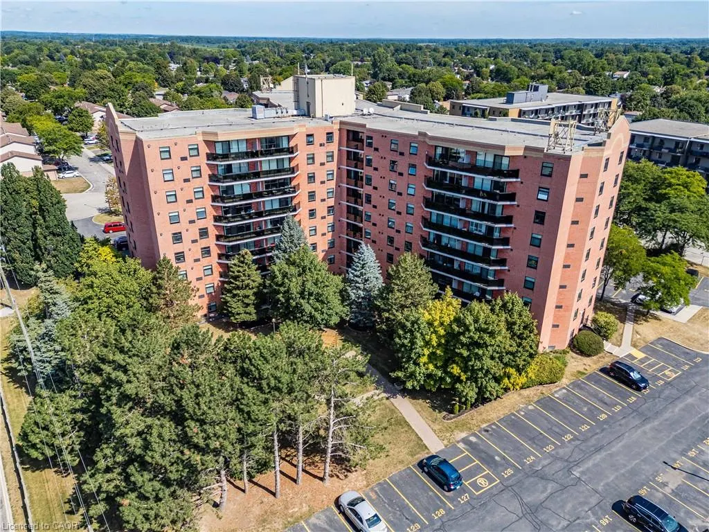 9 Bonheur Court, #807