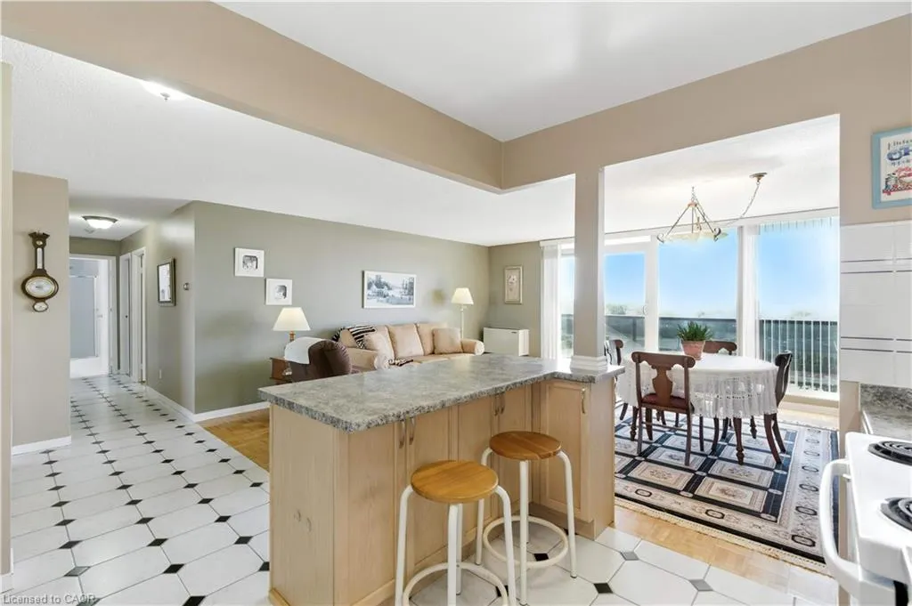 9 Bonheur Court, #807