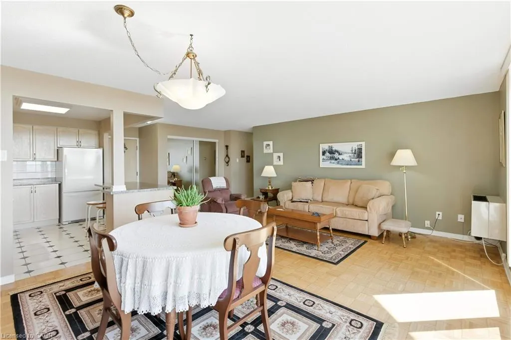 9 Bonheur Court, #807