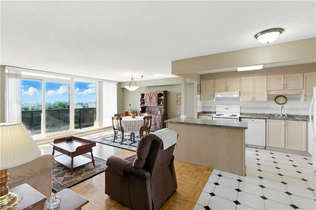 9 Bonheur Court, #807