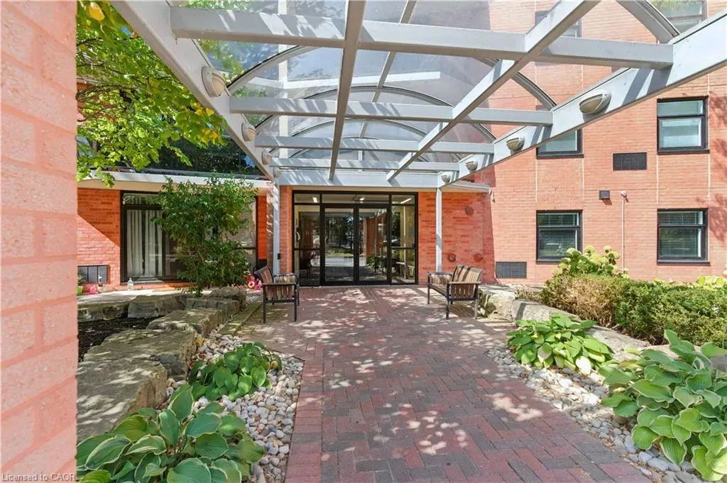 9 Bonheur Court, #807