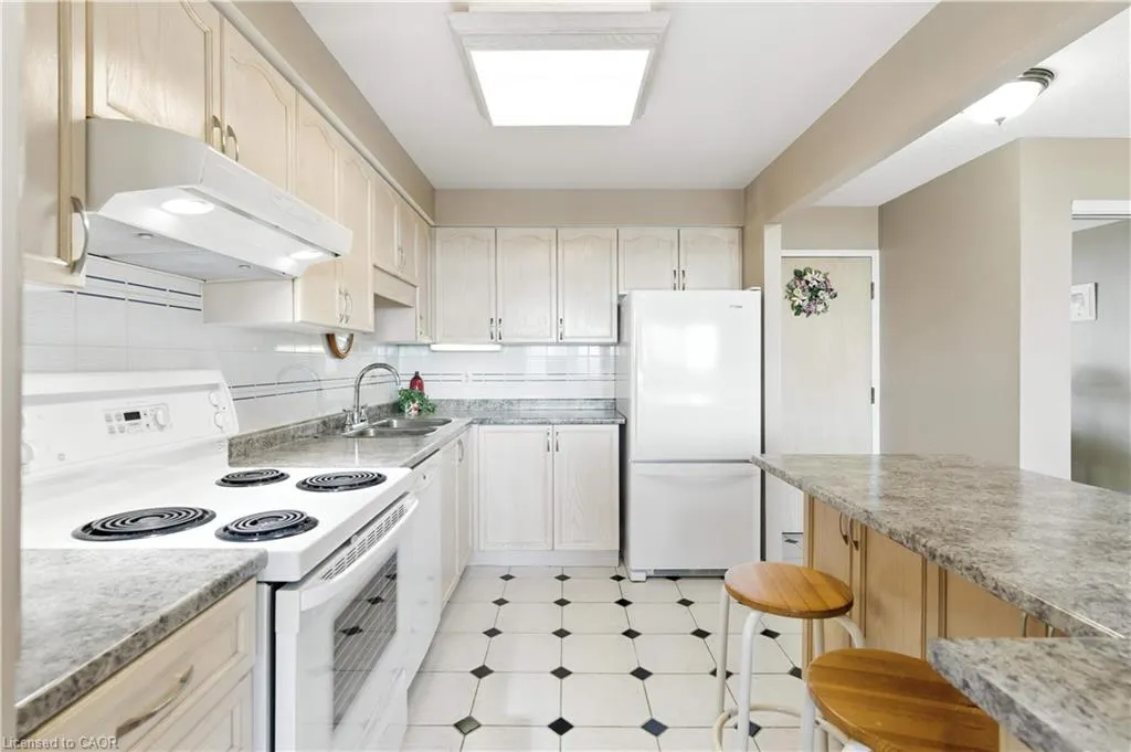 9 Bonheur Court, #807