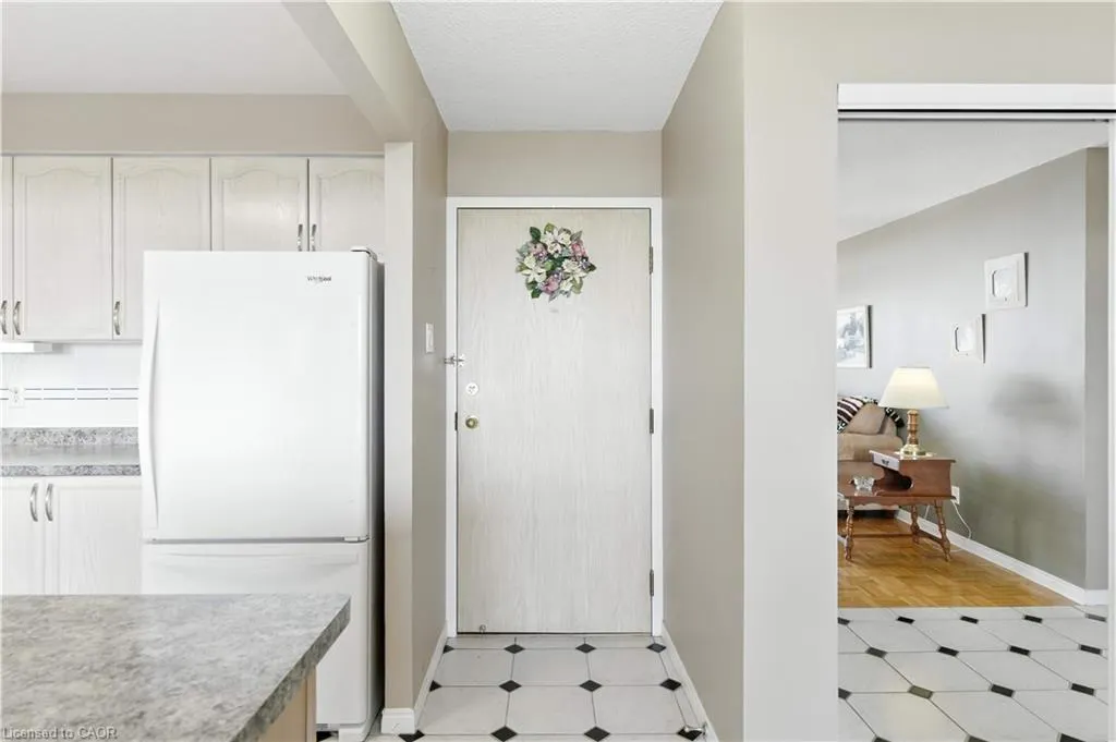 9 Bonheur Court, #807