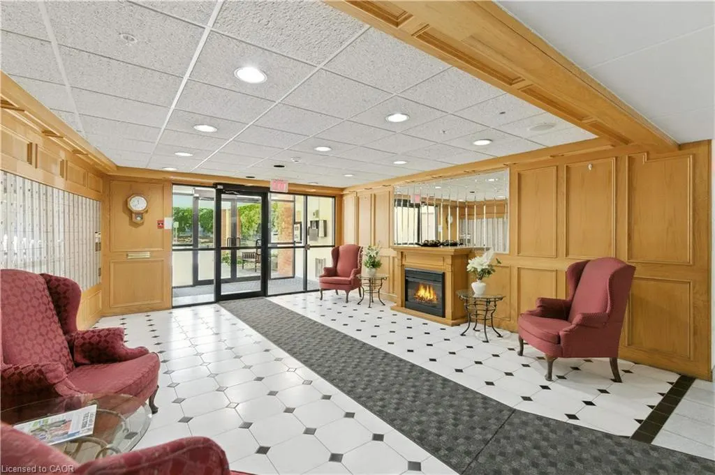 9 Bonheur Court, #807