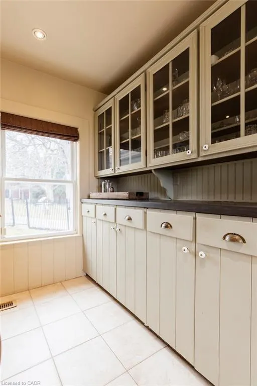 516 Concession 7 Road E
