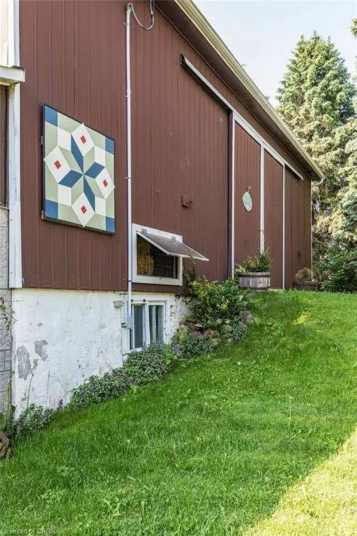 516 Concession 7 Road E