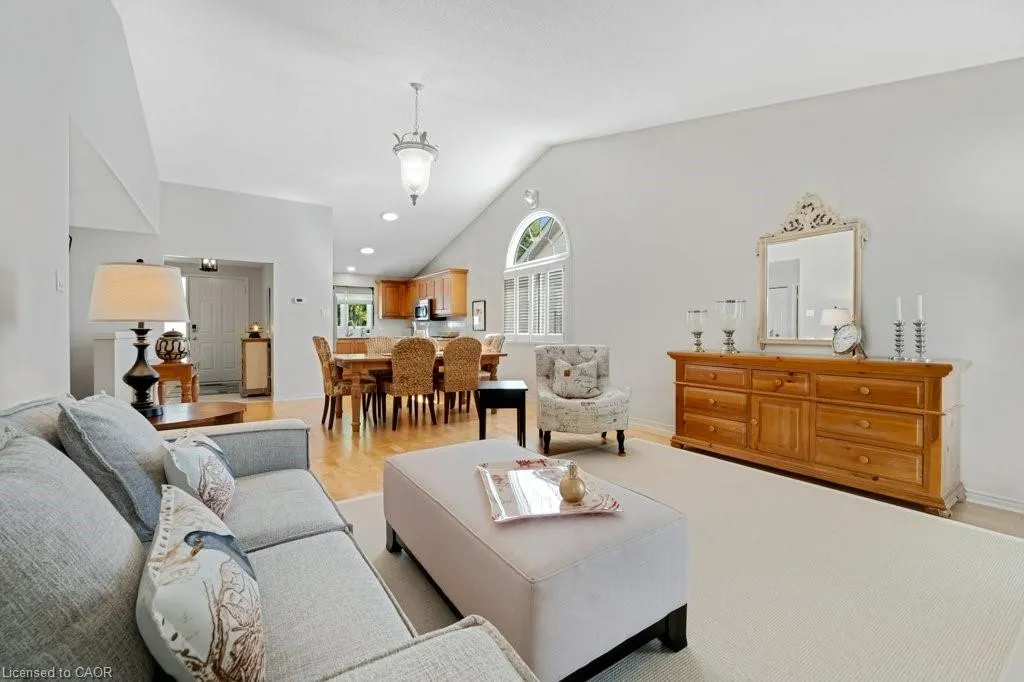 15 Quinte Crescent, #15