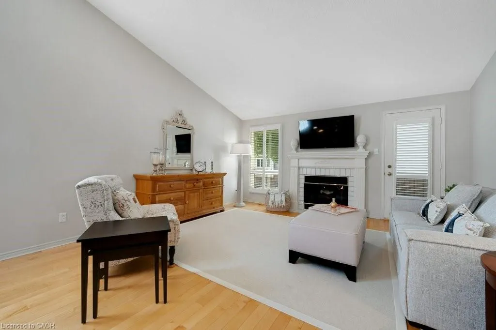 15 Quinte Crescent, #15